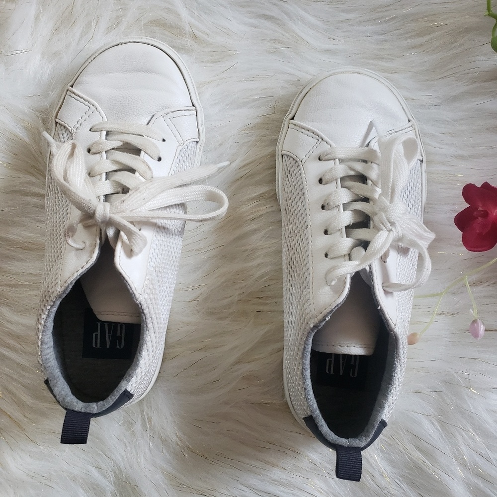 ๐5/15$ Gap Sneakers - Picture 4 of 7